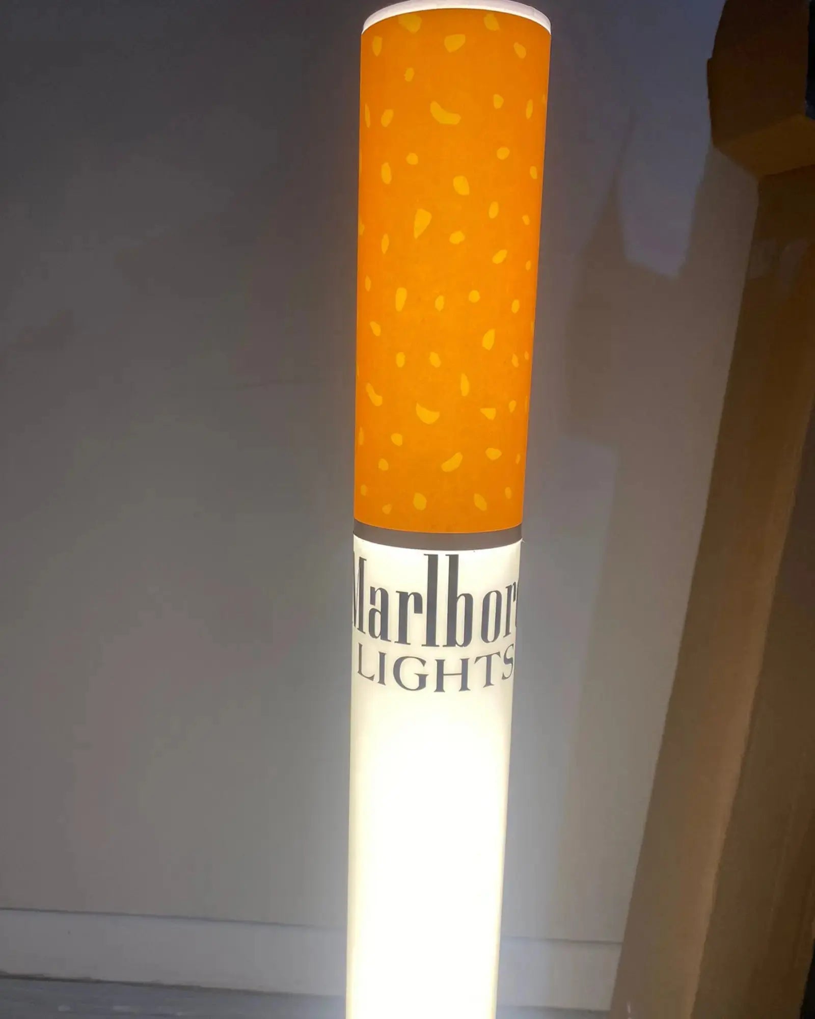 RETROFUME Retro Marlboro Lamp Close-Up Frosted Acrylic Giant Cigarette Floor Lamp Detail